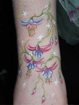 FlowerArm.JPG (90463 bytes)