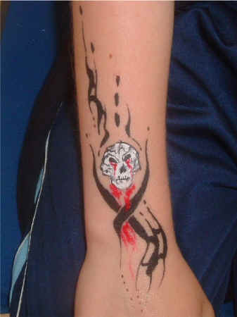 SkullBlood.JPG (86730 bytes)