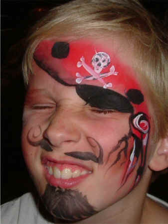 PirateLeft.JPG (90270 bytes)