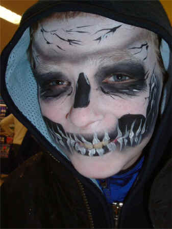 SkullHoodedLeft.JPG (93375 bytes)