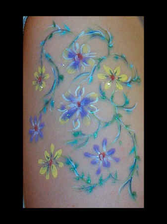 FlowerArm.jpg (68850 bytes)