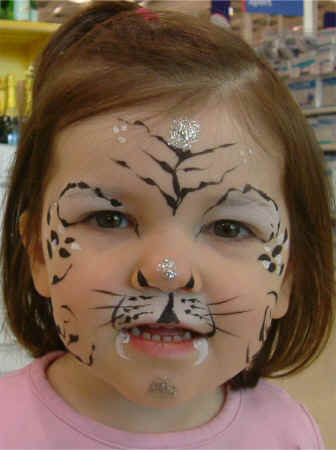 TigerBabyFullHead.JPG (88600 bytes)