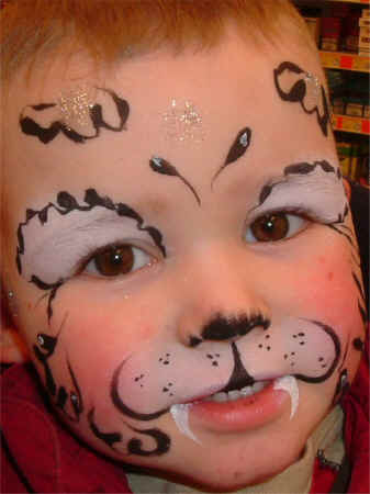 TigerBaby.JPG (92394 bytes)