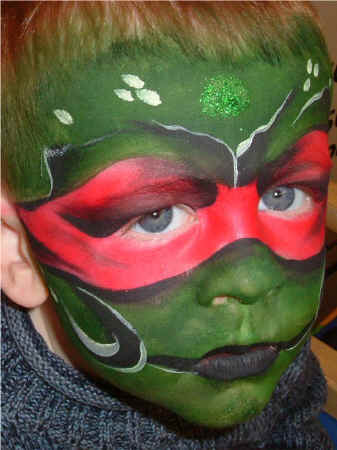 NinjaGreenRight1.JPG (118492 bytes)